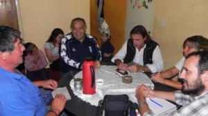 Reunin de funcionarios con la comisin vecinal del barrio Urioste